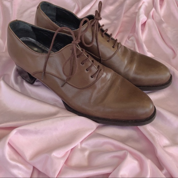 Vintage Italian made oxfords with a cute little heel - Picture 2 of 4
